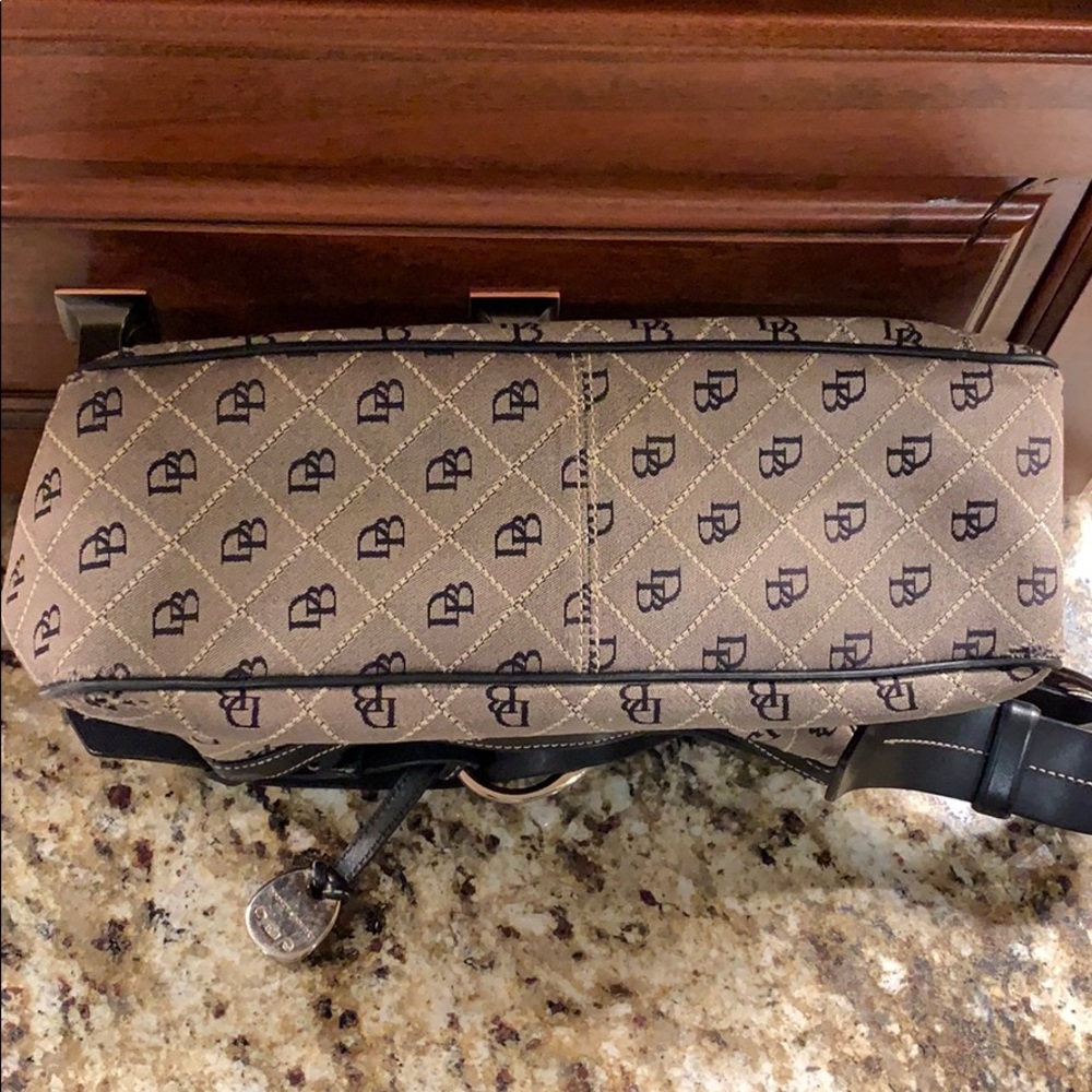 Dooney and Bourke purse - Picture 3 of 5